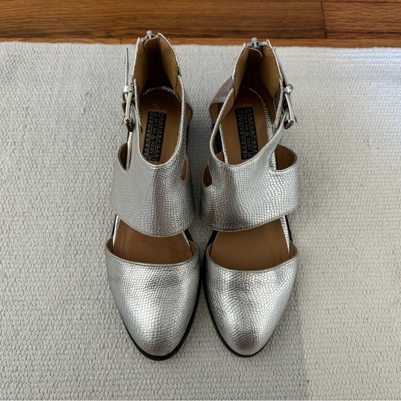 Deena & Ozzy Cut-Out Buckle Silver Boot (Urban Outfitters) - Picture 6 of 6